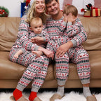 Julpyjamas dam tvådelad alloverprint med jultema, matchande familjestil