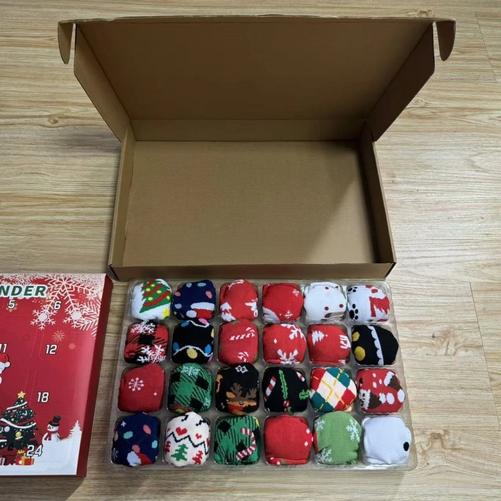 Julkalender strumpor 24 par i presentask, lång och kort modell