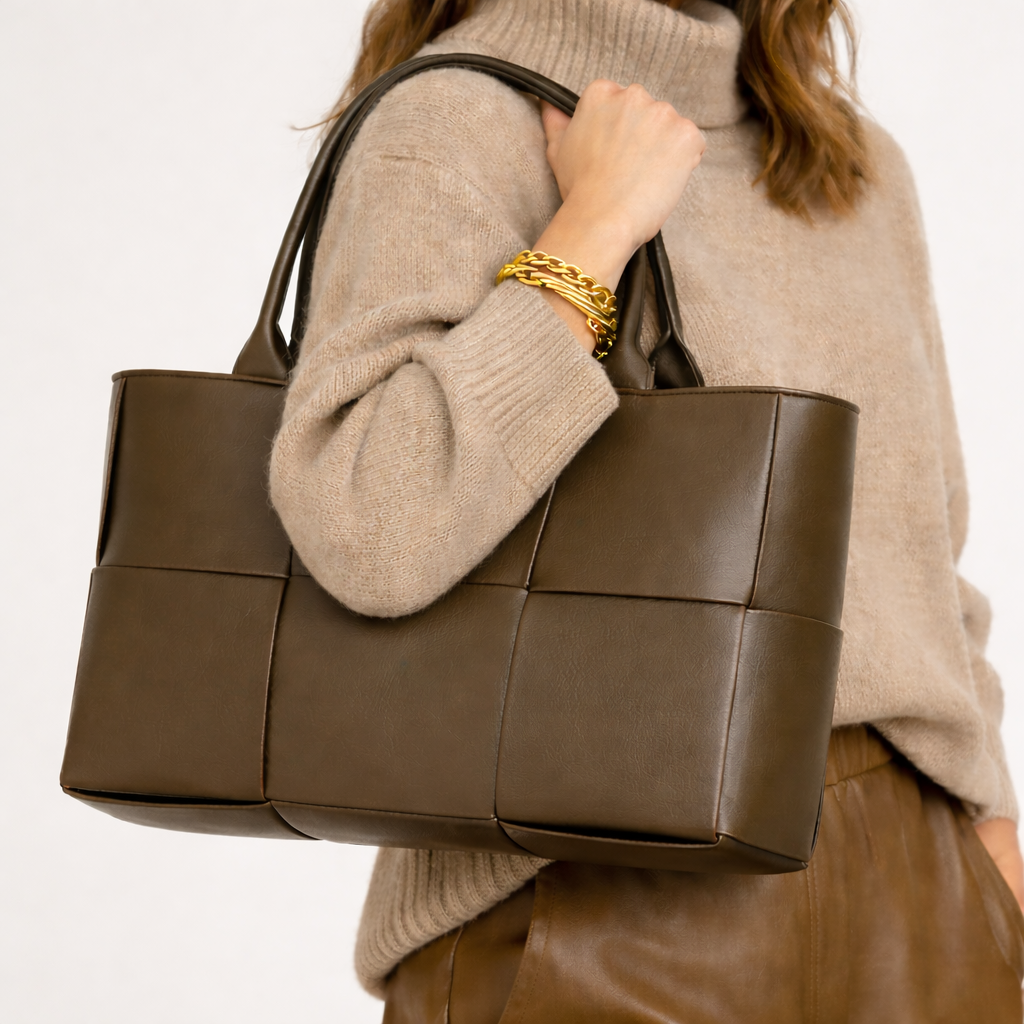 Tote bag dam med flätad design, stor rymlig insida och axelrem