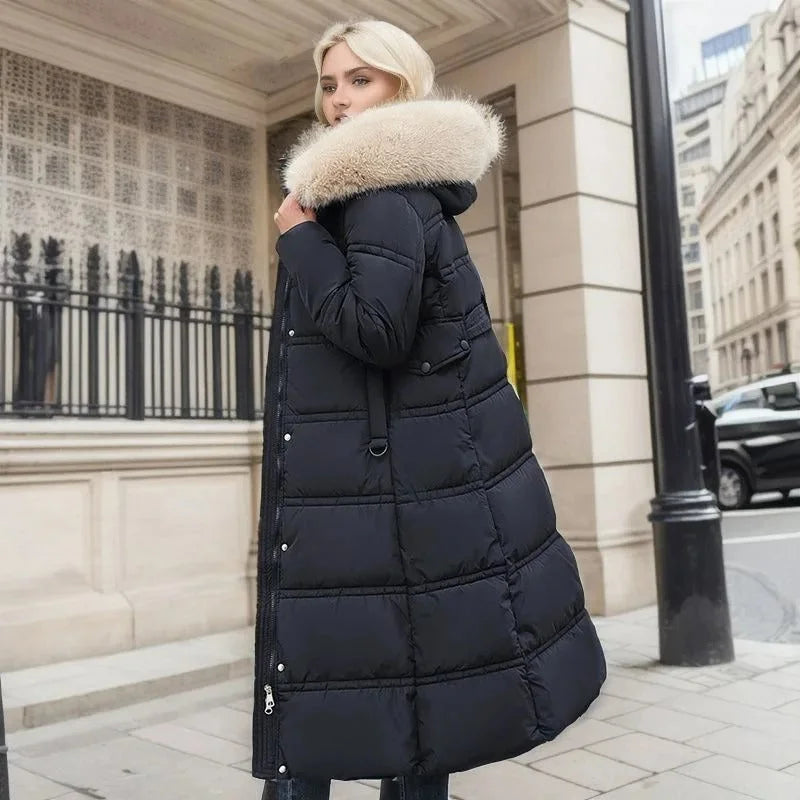 Parkas dam med pälskantad huva, vattenavvisande och vindtät vinterjacka