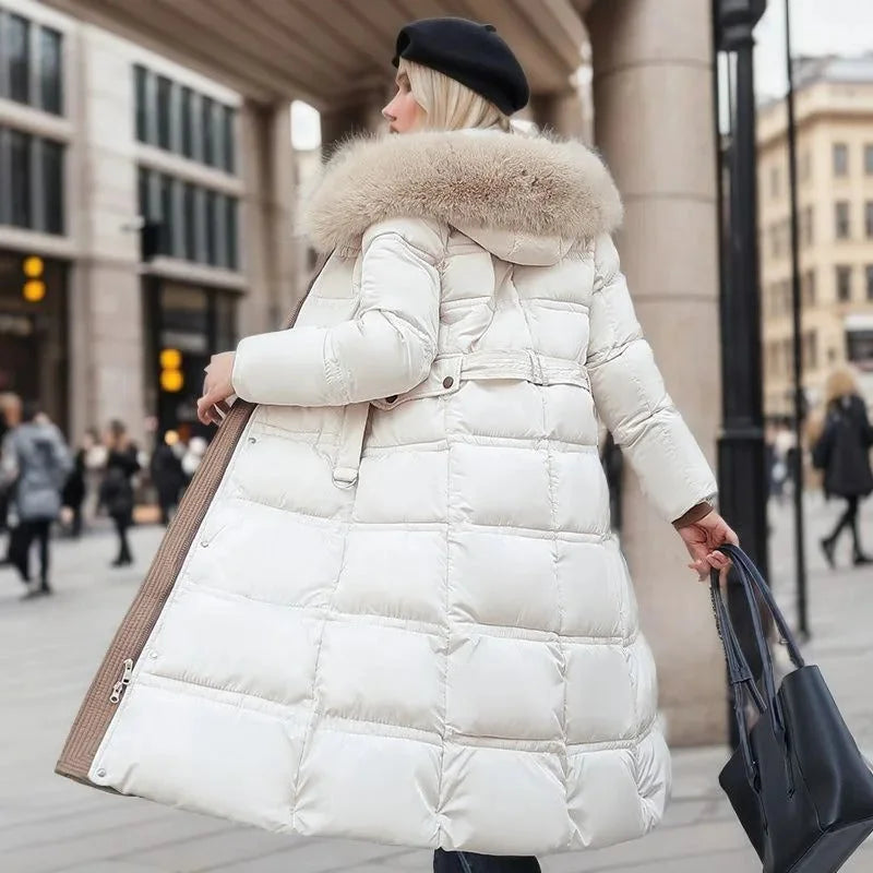 Parkas dam med pälskantad huva, vattenavvisande och vindtät vinterjacka