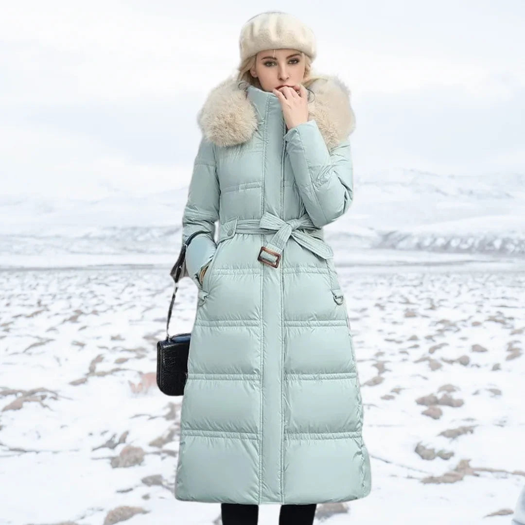 Parkas dam med pälskantad huva, vattenavvisande och vindtät vinterjacka