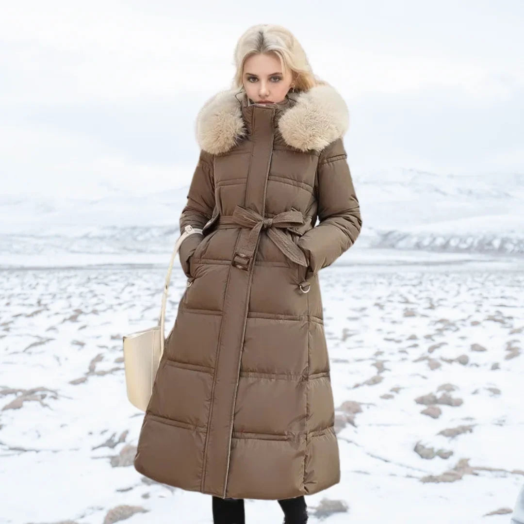 Parkas dam med pälskantad huva, vattenavvisande och vindtät vinterjacka