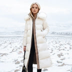Parkas dam med pälskantad huva, vattenavvisande och vindtät vinterjacka
