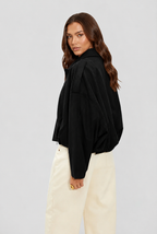 Jacka dam kort oversized med dragkedja och uppvikt krage
