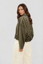 Jacka dam kort oversized med dragkedja och uppvikt krage