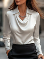 Blus dam i satin med drapering, cowlhals och långa ärmar