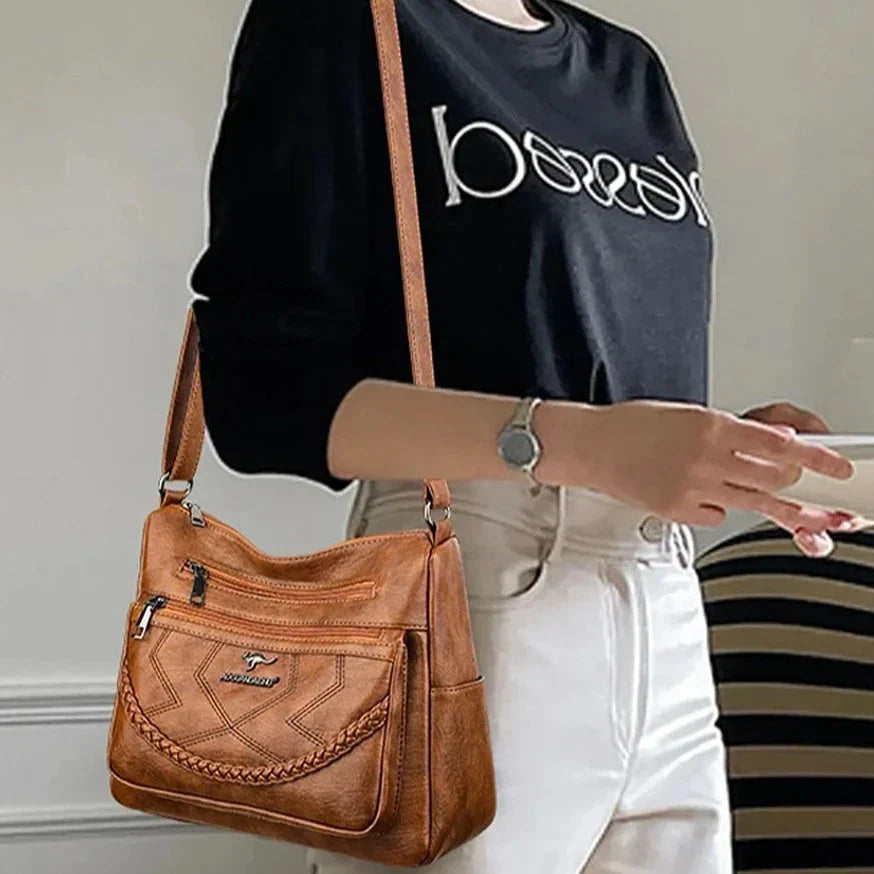 Crossbody väska dam i mjukt läder med justerbar axelrem