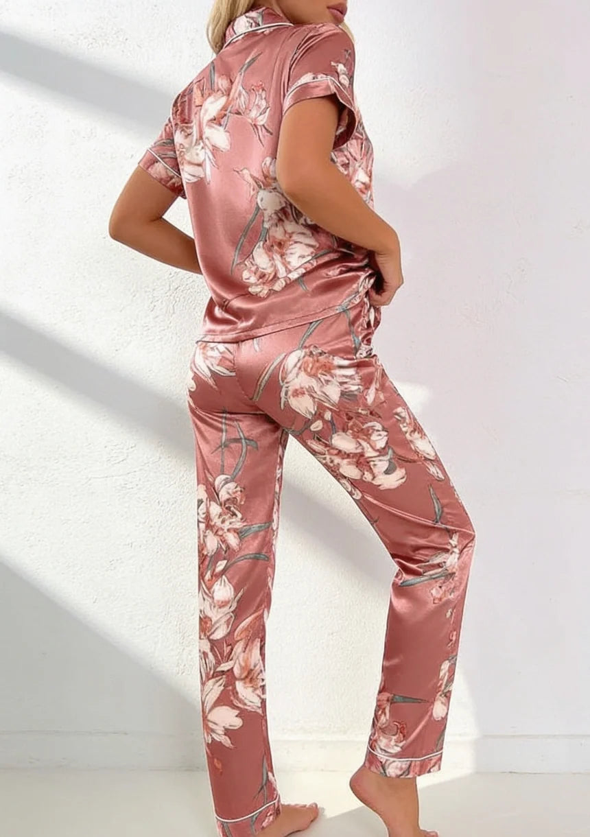Dam satinpyjamas blommig knäppt med kortärmad skjorta