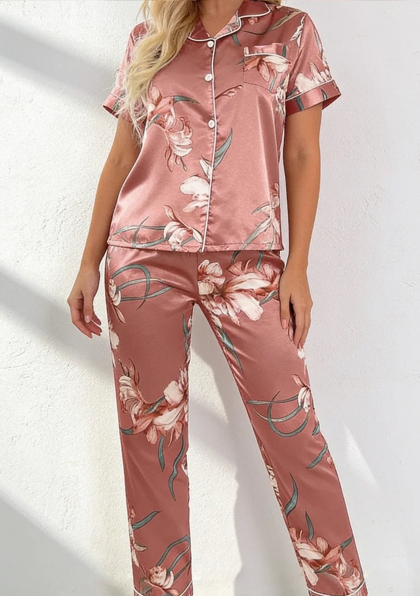 Dam satinpyjamas blommig knäppt med kortärmad skjorta