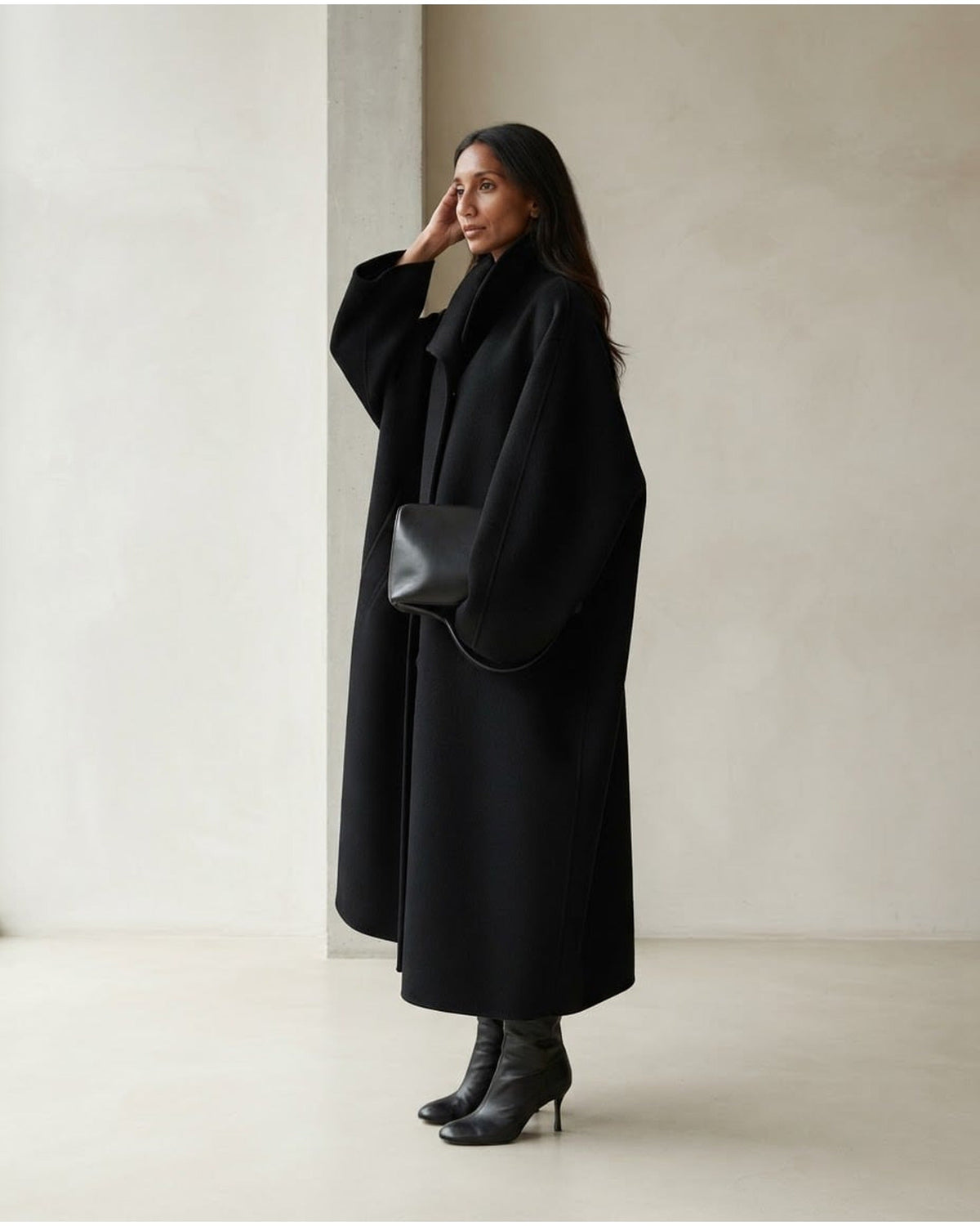 Vinterkappa dam oversized i ullblandning med stående krage, svart