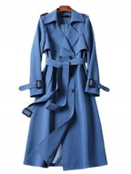 Trenchcoat dam midilängd med dubbelknäppt front och långärmad design