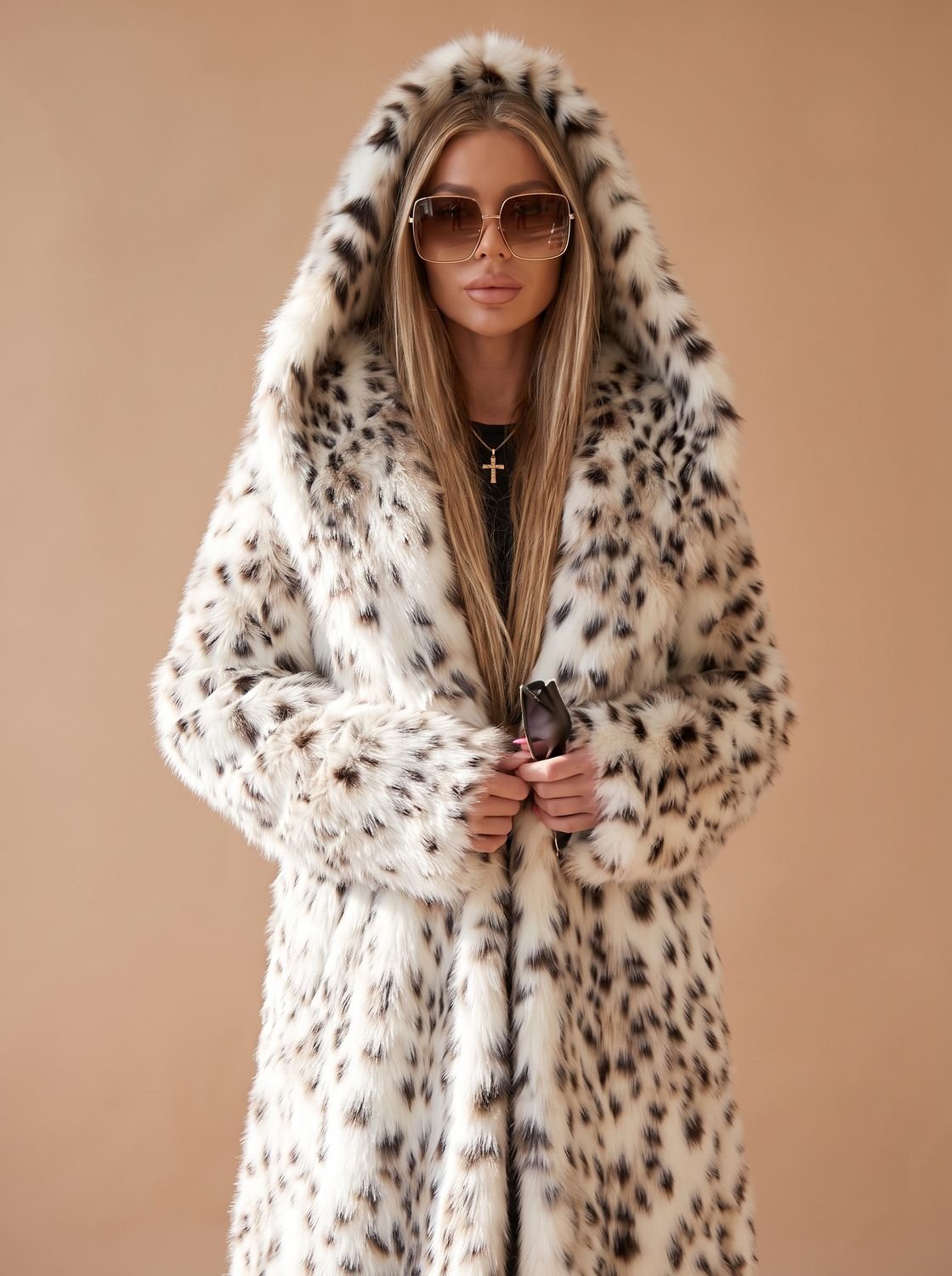 Vinterkappa dam lång leopardmönstrad med bälte och fluffig textur