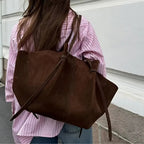 Tote bag dam med långa axelremmar, stor rymlig axelrem i mockaliknande yta